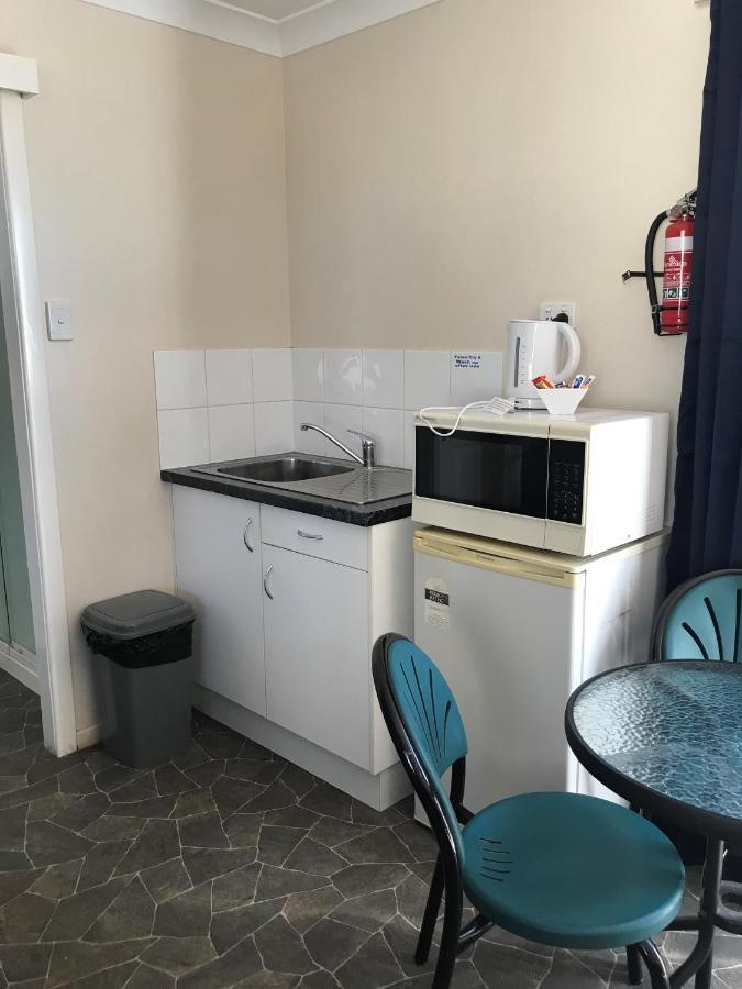 Australian Hotel Winton Budget Hotel Accommodation 外观 照片