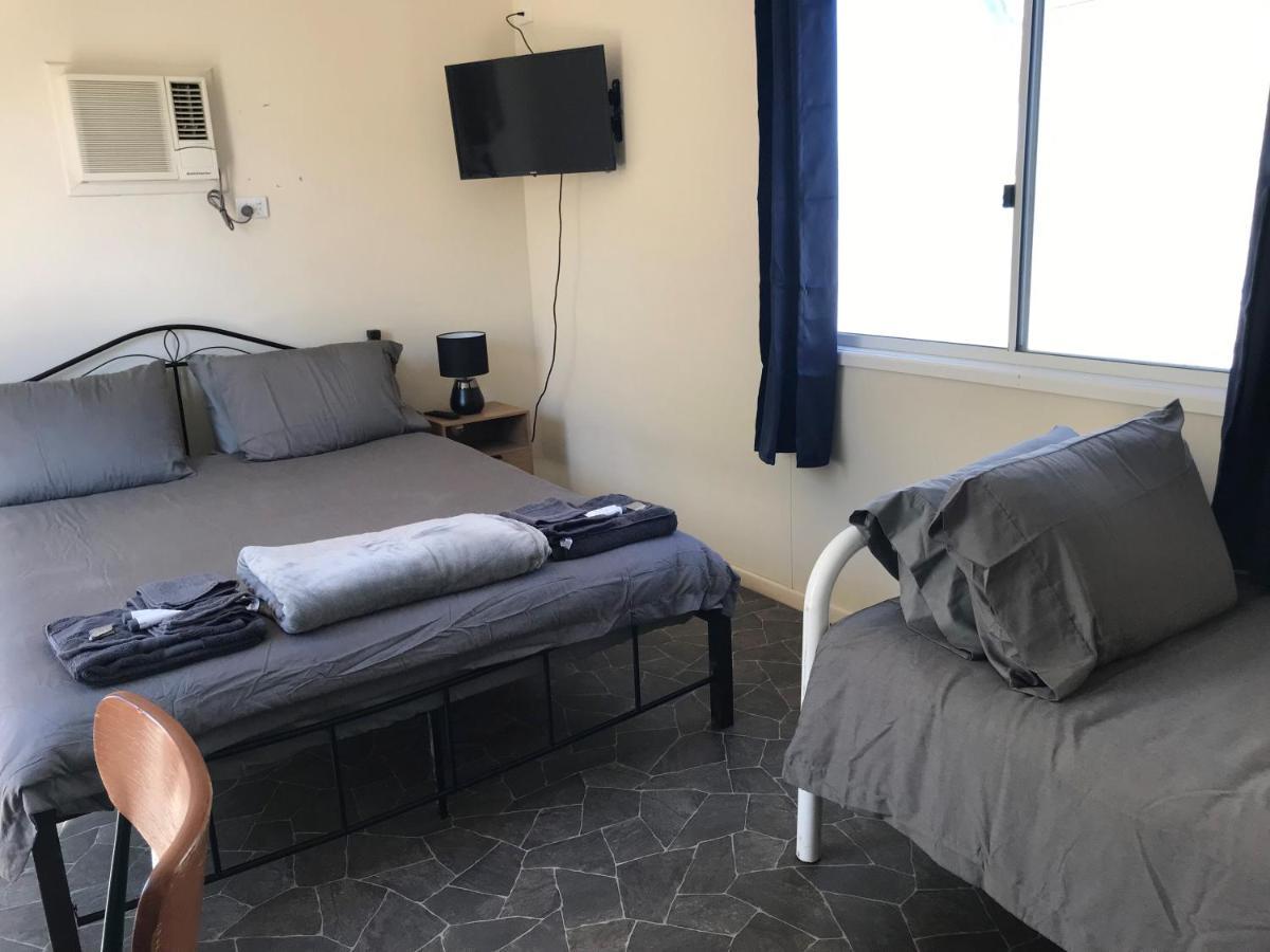 Australian Hotel Winton Budget Hotel Accommodation 外观 照片