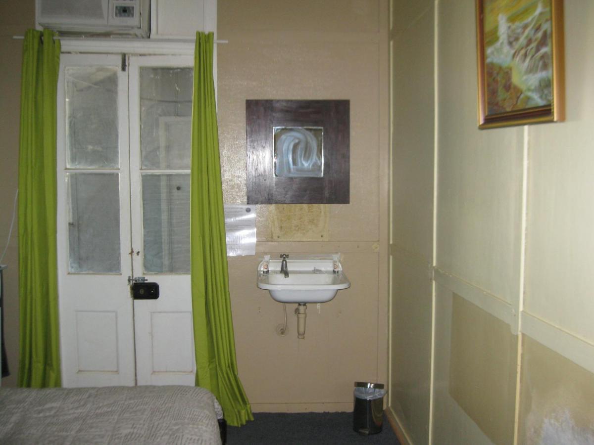 Australian Hotel Winton Budget Hotel Accommodation 外观 照片