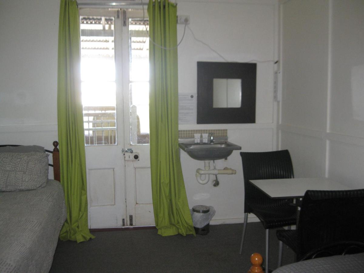 Australian Hotel Winton Budget Hotel Accommodation 外观 照片