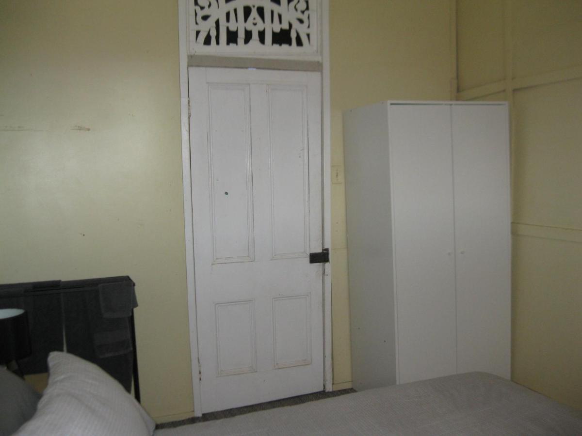 Australian Hotel Winton Budget Hotel Accommodation 外观 照片
