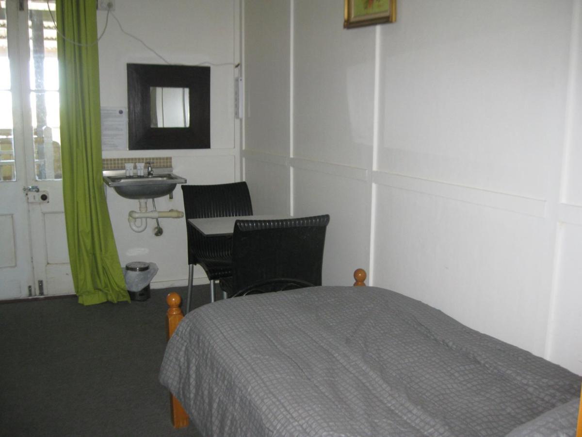 Australian Hotel Winton Budget Hotel Accommodation 外观 照片